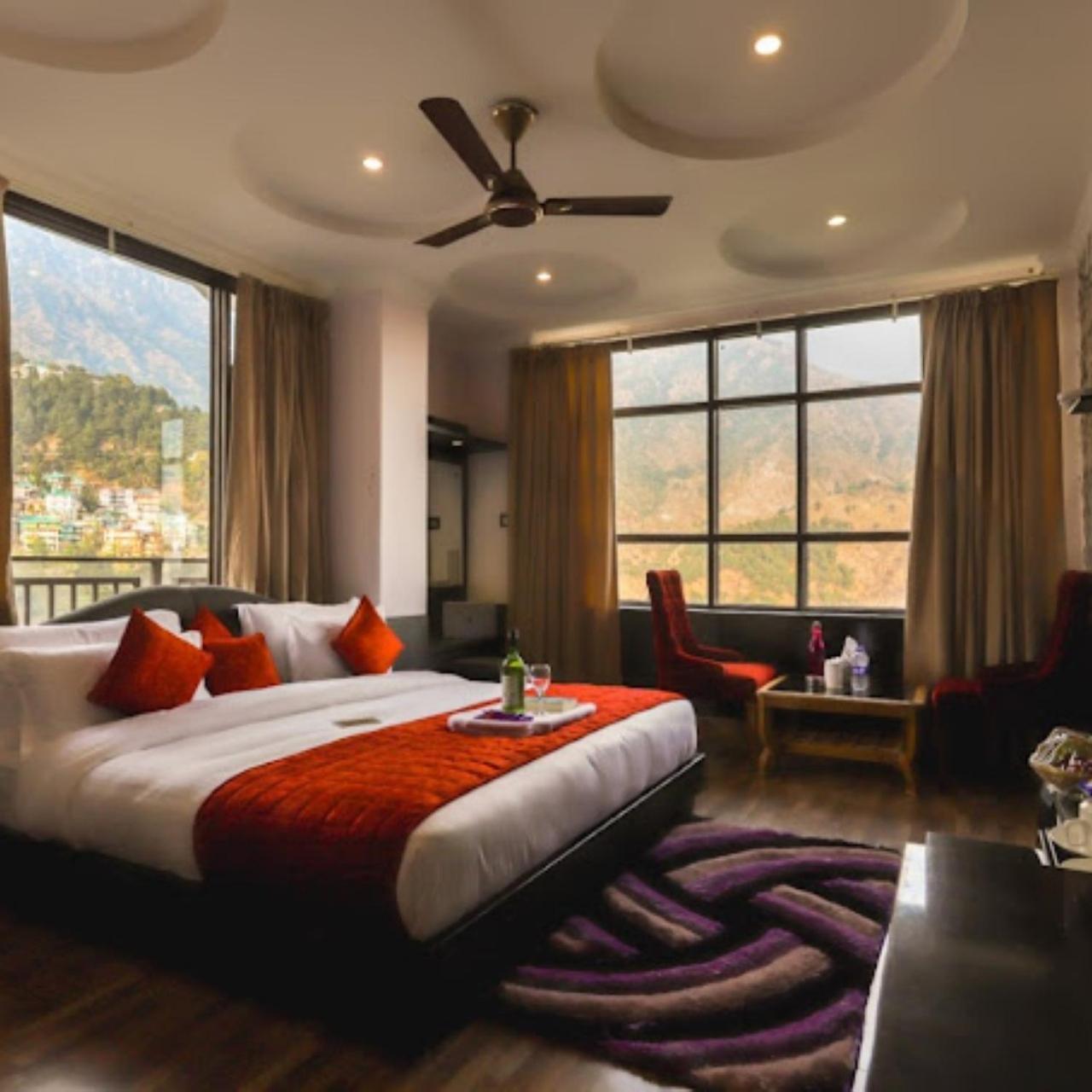Hotel Holiday Hill, Near Mall Road, Mcleodganj# Parking#Restaurant Dharamshala Bagian luar foto