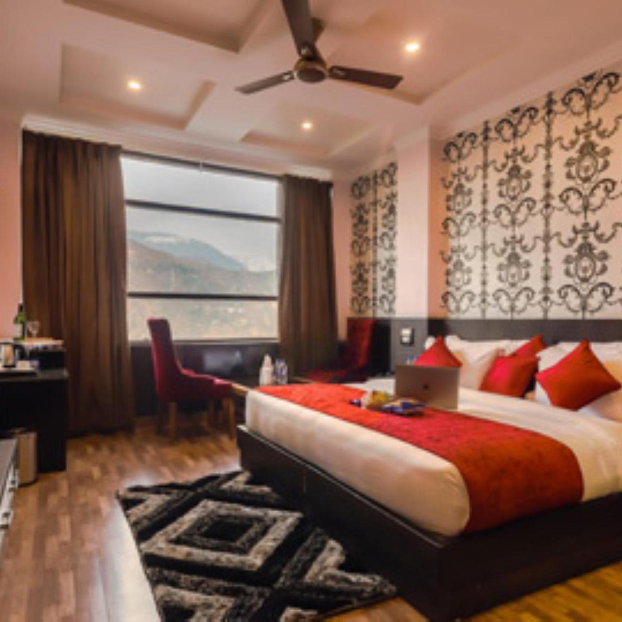 Hotel Holiday Hill, Near Mall Road, Mcleodganj# Parking#Restaurant Dharamshala Bagian luar foto