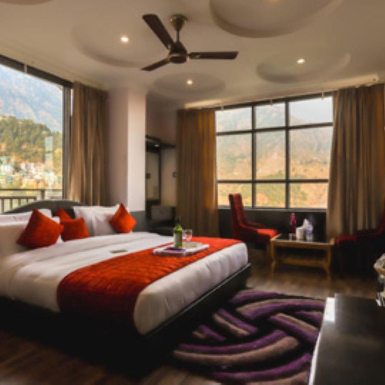Hotel Holiday Hill, Near Mall Road, Mcleodganj# Parking#Restaurant Dharamshala Bagian luar foto