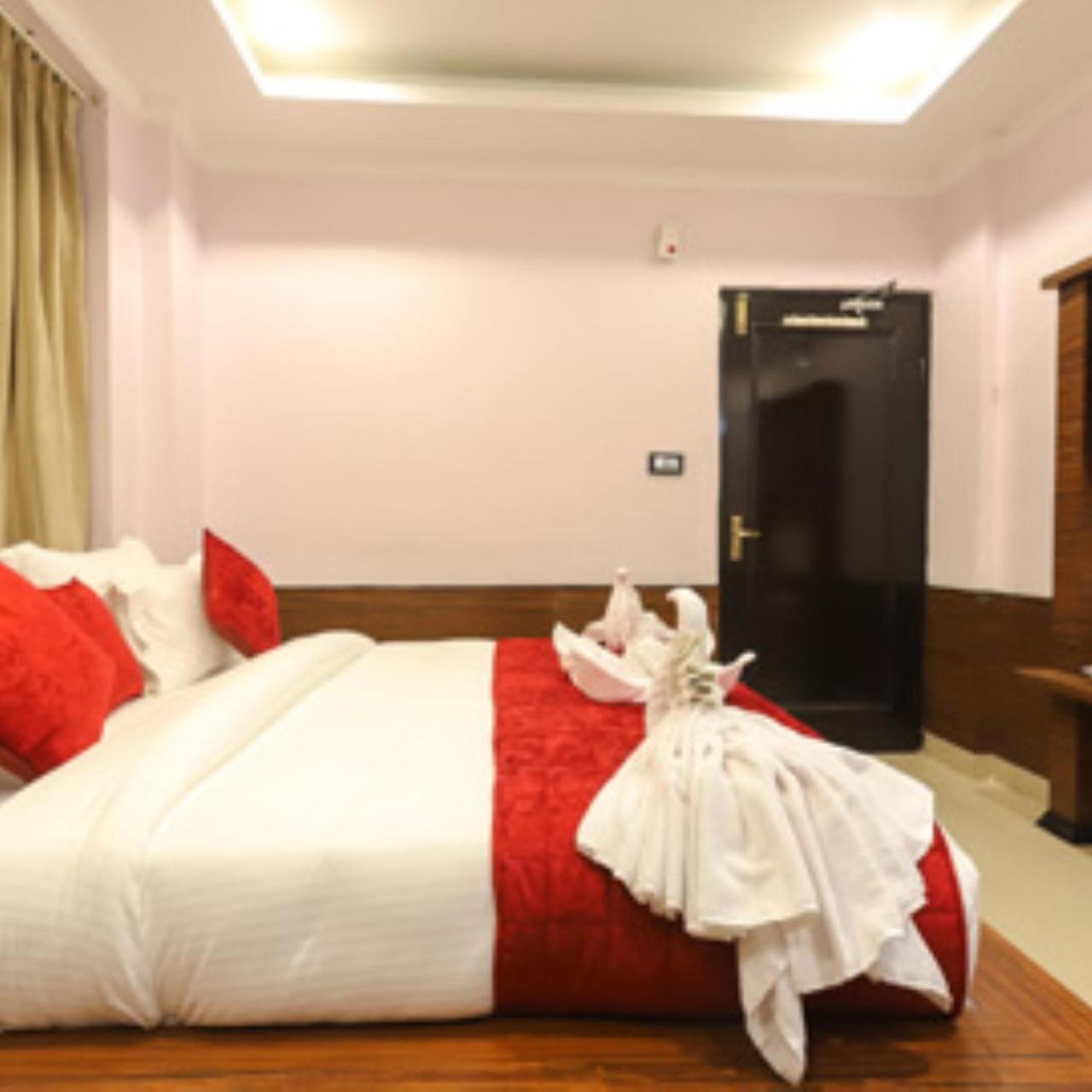 Hotel Holiday Hill, Near Mall Road, Mcleodganj# Parking#Restaurant Dharamshala Bagian luar foto