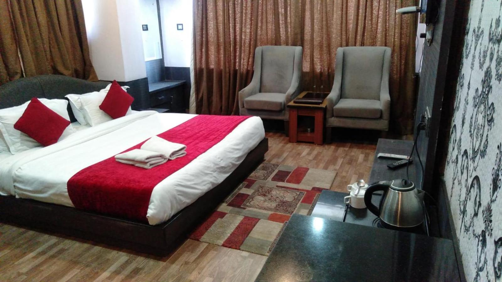 Hotel Holiday Hill, Near Mall Road, Mcleodganj# Parking#Restaurant Dharamshala Bagian luar foto
