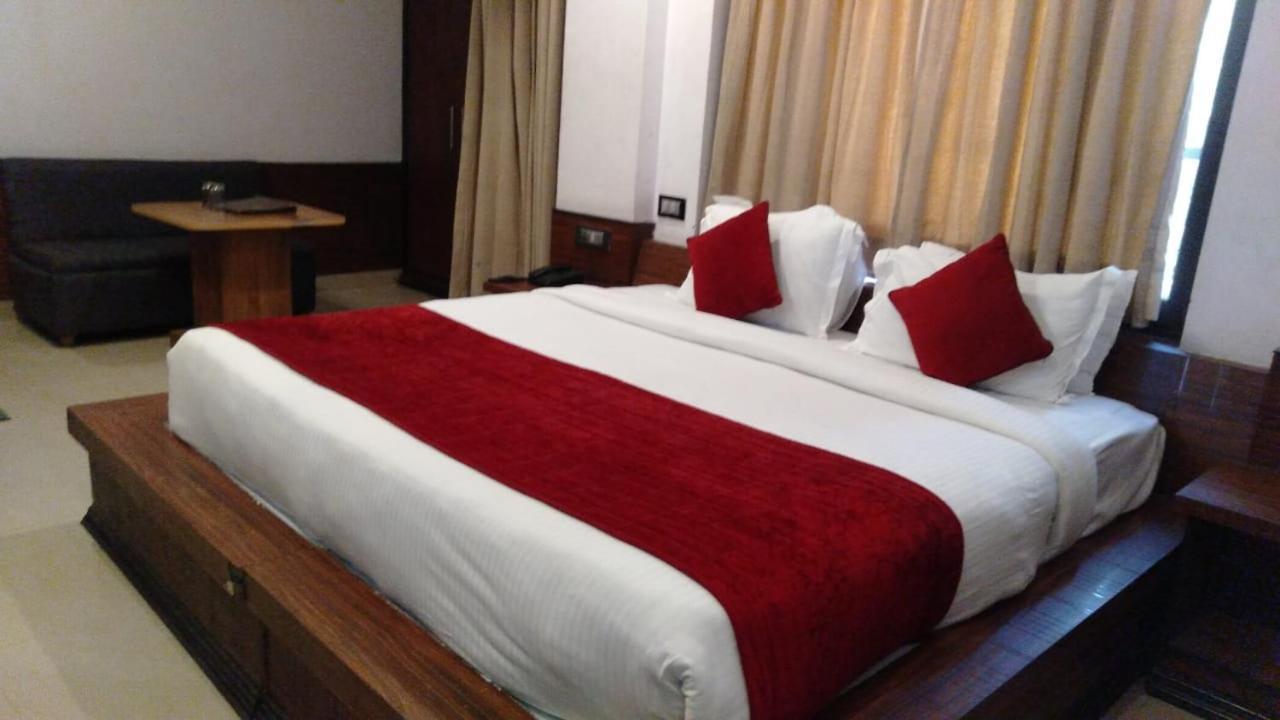 Hotel Holiday Hill, Near Mall Road, Mcleodganj# Parking#Restaurant Dharamshala Bagian luar foto
