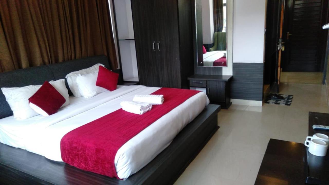 Hotel Holiday Hill, Near Mall Road, Mcleodganj# Parking#Restaurant Dharamshala Bagian luar foto