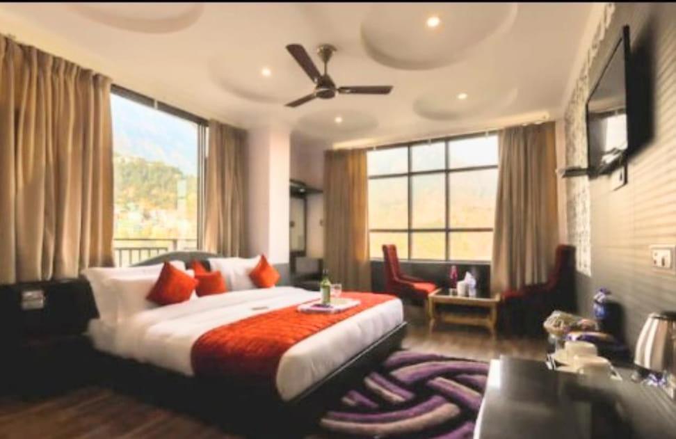 Hotel Holiday Hill, Near Mall Road, Mcleodganj# Parking#Restaurant Dharamshala Bagian luar foto