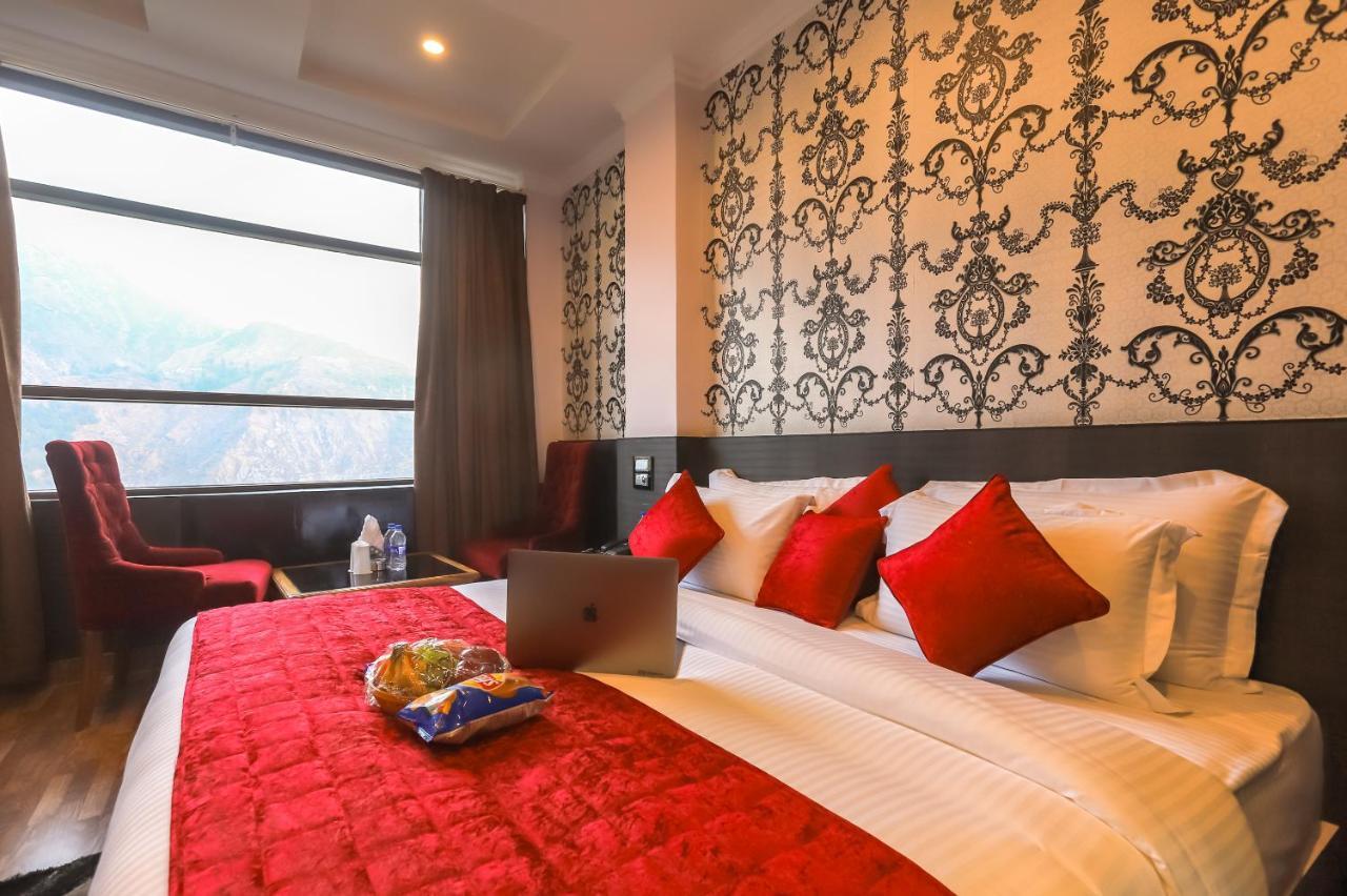 Hotel Holiday Hill, Near Mall Road, Mcleodganj# Parking#Restaurant Dharamshala Bagian luar foto