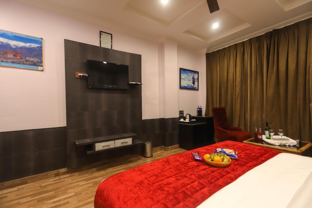 Hotel Holiday Hill, Near Mall Road, Mcleodganj# Parking#Restaurant Dharamshala Bagian luar foto